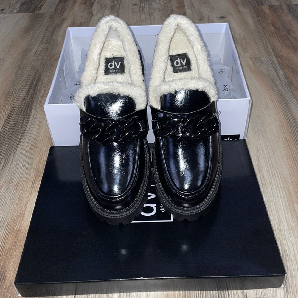 DOLCE VITA Women’s Black Faux Shiny Leather Platform Loafers. Size:8